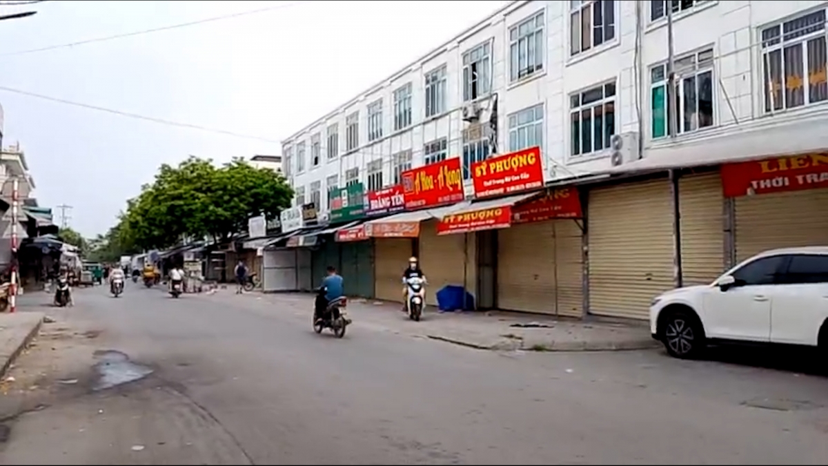 "Phòng thủ” kiểm tra thuế, chợ vải lớn nhất miền Bắc đóng cửa